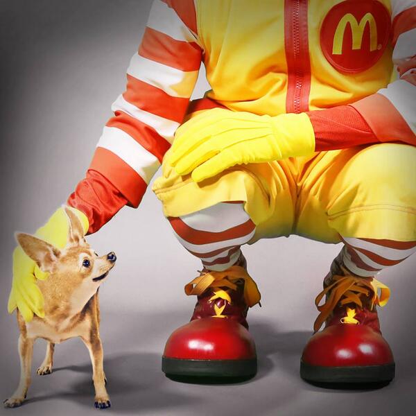 AdFreak's tweet photo. Amusing response from @McDonalds to @TacoBell's Ronald McDonald ads. http://t.co/6qfdeZcm3C http://t.co/SsTT8WnQiS