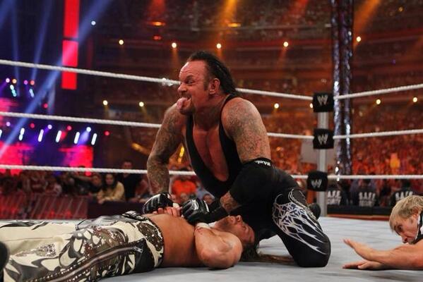 Wrestle_React's tweet image. 4 Years Ago Today #WrestleMania26 The Undertaker defeats @ShawnMichaels to end his career
