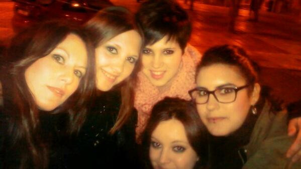 mdiki1989's tweet photo. Haciendo cola para @lafugarock  con @CRISTY65 ,@VeronicaSolanaS ,@maymsan y Mari Meyi. http://t.co/htK91Yk7Kz