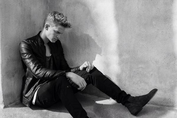 CodySimpson's tweet photo. I be kickin down the doors Jim Morrison http://t.co/7bigmRQFuM