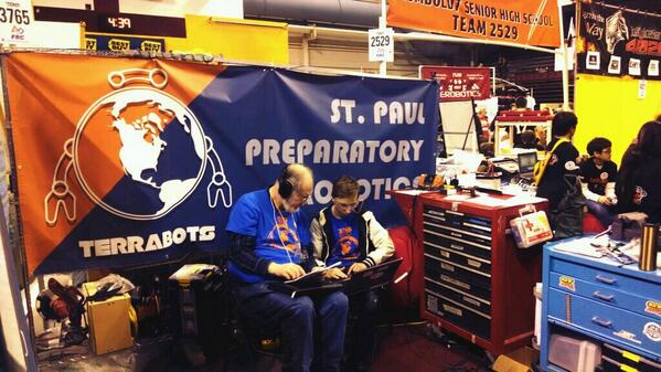 TerraBots's tweet photo. Programming team hard at work #10klakes #omgrobots http://t.co/IaNkA3Fwsx