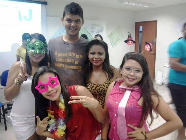 MelloDaiane's tweet photo. #carnaval #englishpicles http://t.co/vFIgcUB0aN