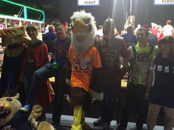 TerraBots's tweet photo. Mascots picture after a great victory against ... the referees! #10klakes #omgrobots @StPaulPrep http://t.co/Im6VDbr7AH