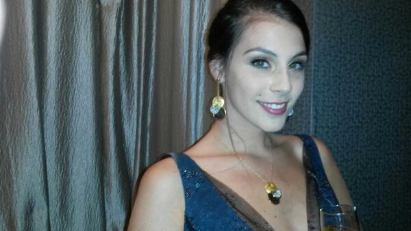 MUniversoChile's tweet photo. María Jesús en su debut animando desfiles de moda en @WSantiagoHotel @mjmatthei http://t.co/xuJ8BowkDL