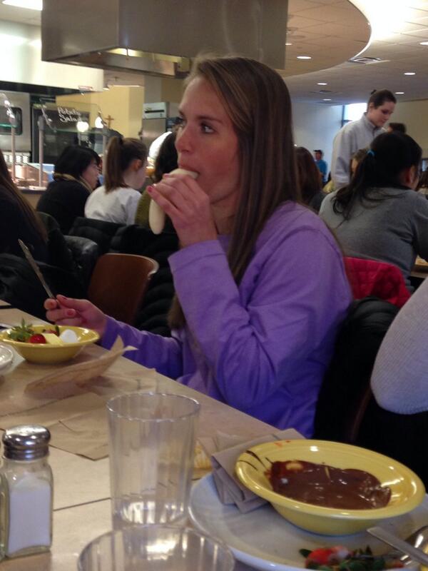 ScrantonNaners's tweet photo. Raw dawgin nanner eater http://t.co/QrGFdSGNEl