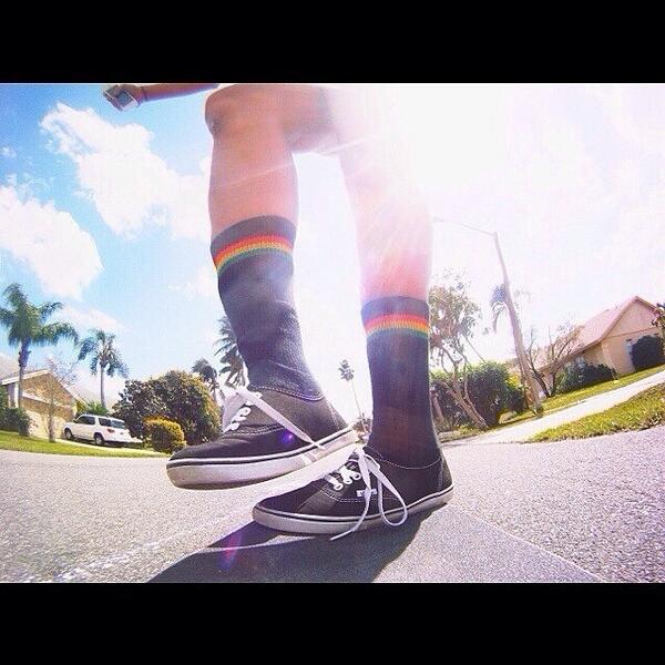 xtoutfitters's tweet image. Team rider @danid0o0bie cross stepping #dance #crossstep #vans #rasta #longboard #girlsthatskate #funkysocks #but...