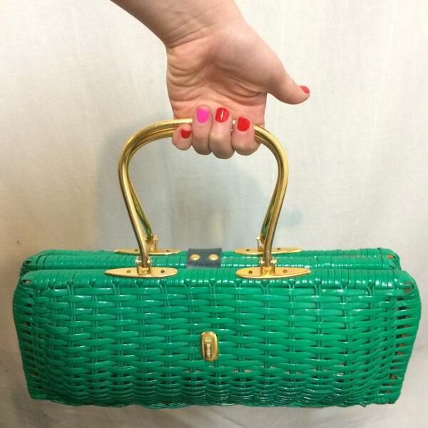 Hello Manhattan! Hello vintage! Life is fab selling <a href="/TheVintageShow/">Manhattan Vintage</a>