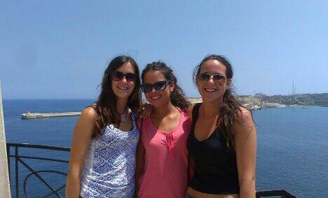 andreitaperez93's tweet photo. Qué sería de mí sin vosotras... @belen__66 @Silsilona http://t.co/i5g988HBwn