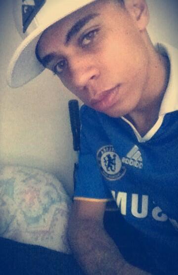 LuuhOlive's tweet photo. Cada dia a saudade aumenta mais .E eu me lembro que você não está aqui pra me proteger nem ao menos um abraço .. http://t.co/RujzPDlE3h