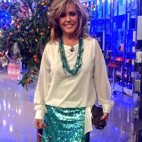 DeluxeSabado's tweet photo. Guapísima como siempre @LydiaLozanoClub . El complicado Poli no le quita ni la sonrisa #polibollo http://t.co/liA3IC4Qyj