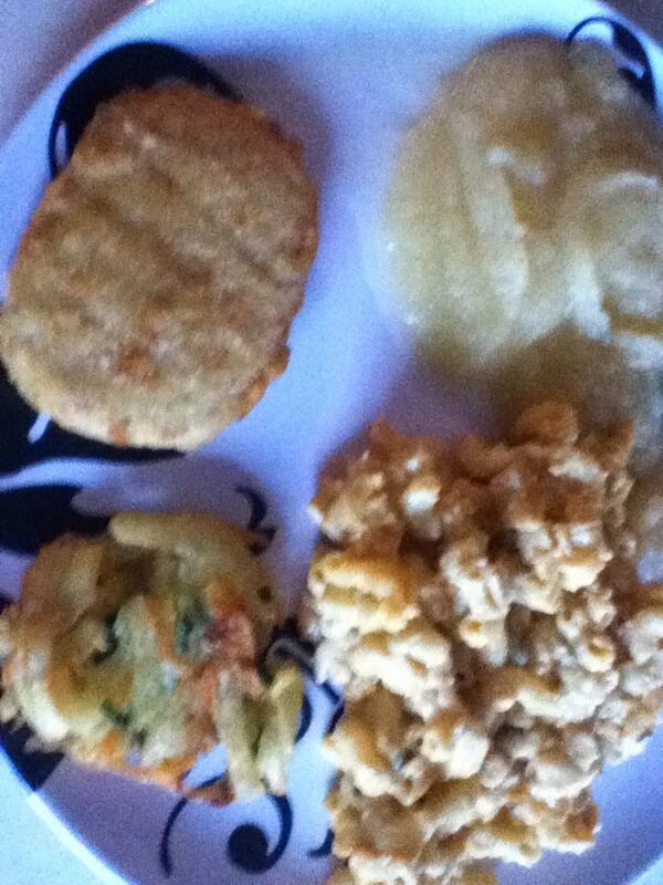 PattersonSeth's tweet image. My Mom made me vegan Mac and cheese.  Yum.