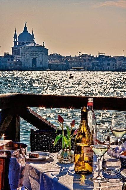 rybotics's tweet photo. Dinner in Venice, Italy http://t.co/NsQJPlRNSO