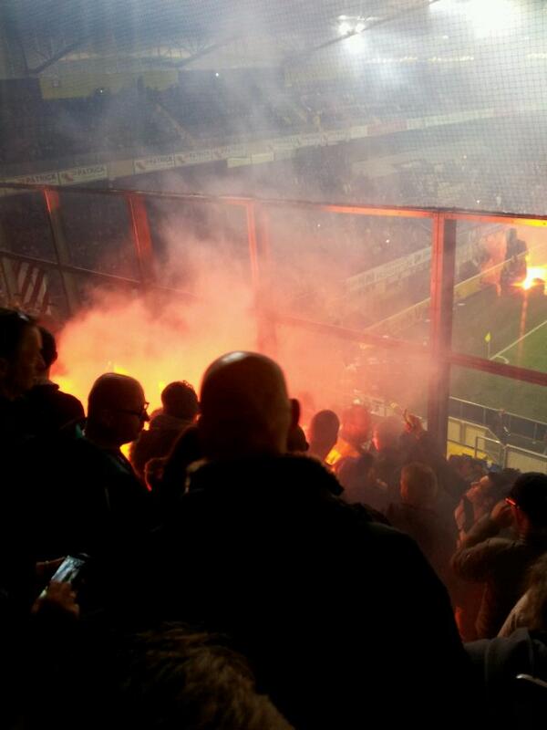 UtregSupport's tweet photo. Uitvak utreg supporters #pyro #nacutr #utrproat http://t.co/SMqlqFZ6IE