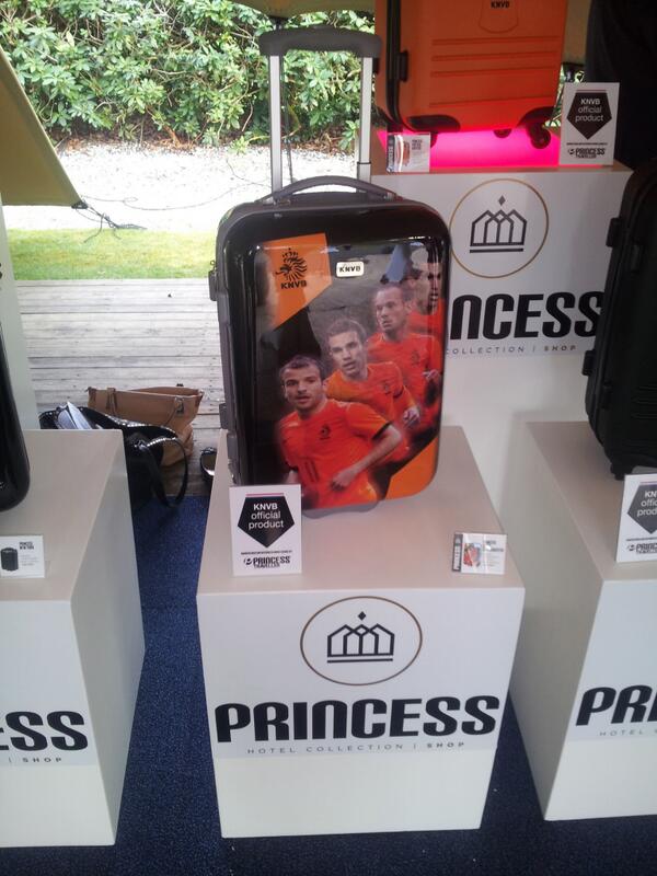 Presentatie van de Princess KNVB koffer 2014 - Princess Hotel Collection @GTWipselberg