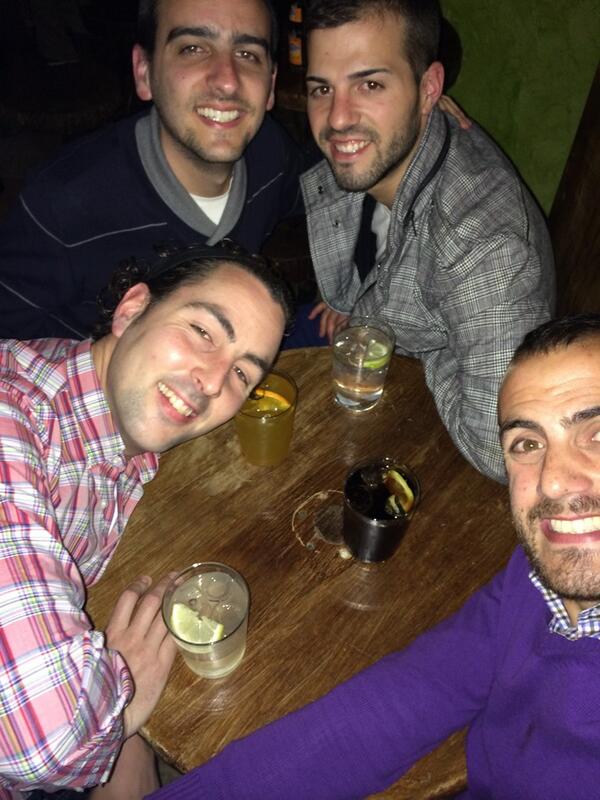 Dresga's tweet photo. Jajajjajja me encanta cuando las cenas continuan hasta no se que jajajja @LpezRocha @irledesma @joseal1990 http://t.co/suvgRQk7pV