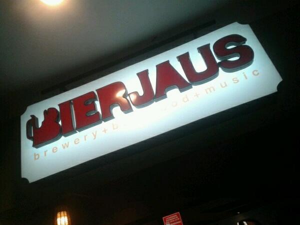 Emersongsmusic's tweet photo. Soundcheck @TheMaccaBand en @Bierjausbar #PaulMcCartneyEnEcuador EMPEZAMOS LA BIENVENIDA AL SIR A LAS 23h http://t.co/yicQw1ewFH