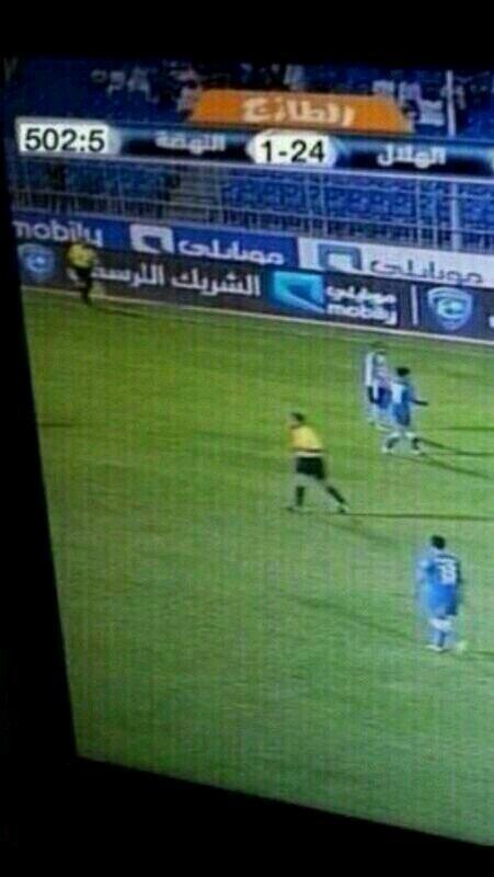 a_ta1i's tweet image. يا شباب واحد يروح الملعب يطفي عليهم الكشافات ههههههههههههههههههههههههههههههههههههههههه
#الهلال 
#النصر 
.
.