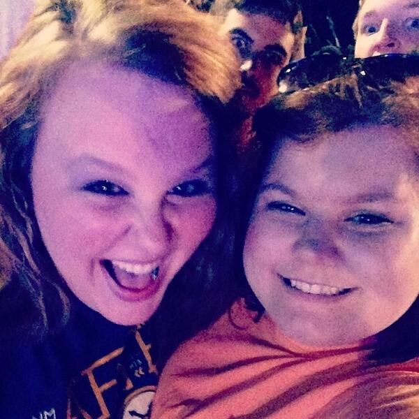 karleee14's tweet image. @dahawaiianbeast &amp;amp; @bwat_u_want_2_b perfectly photo bombed this picture of @lovelaurenemily &amp;amp; I! #funny #SpringRamp