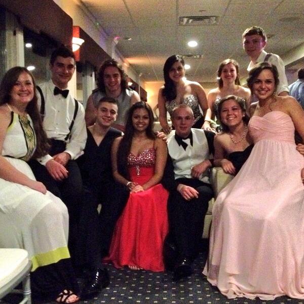 EBEnglishTeach's tweet image. Sophomores looking good at the Junior Prom