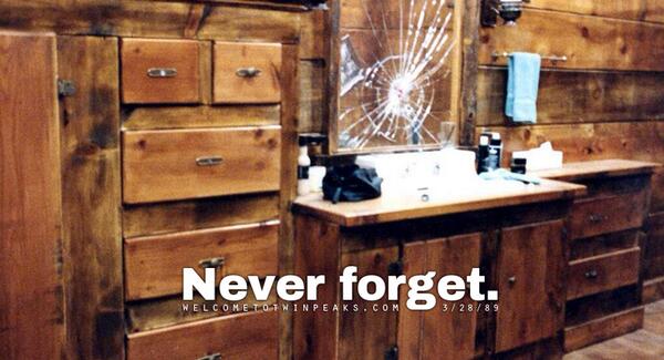 ThatsOurWaldo's tweet image. Dale Cooper&apos;s bathroom in Twin Peaks, 25 years ago today. #NeverForget