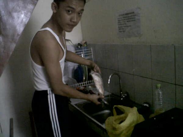 REDGUNSWWT's tweet photo. @ranggayulianta :( http://t.co/omoqCbqTYS