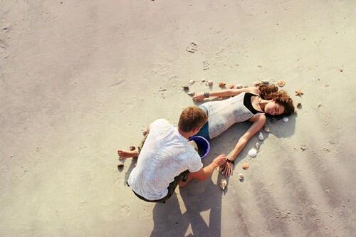 HashtagVS's tweet image. @hcmework Can this be us. Like I feel like you'd do this if I died on a beach.