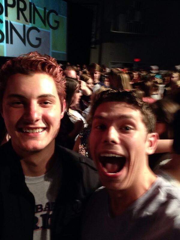 StephenLBoyd's tweet image. I GOT A PICTURE WITH @CazadorLucus!!! #JurassicArk #springsing2014