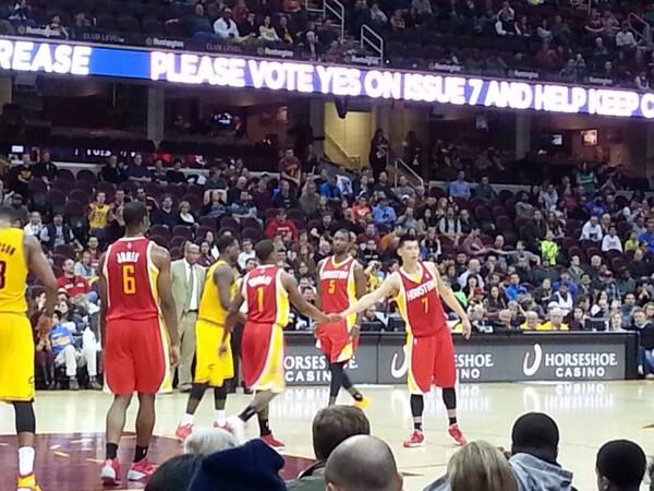 diyayang2's tweet photo. Still remember that incredible NBA night in Cleveland...@JLin7 http://t.co/z3m9oqwXes