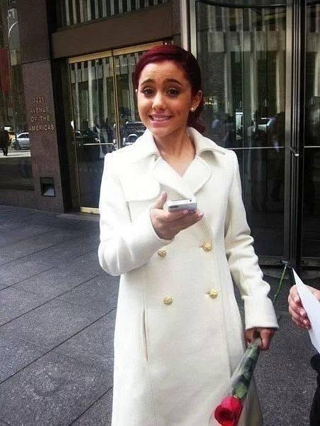 AriiGrande01's tweet image. @ArianaGrande No se, pero su sonrisa me motiva a votar y votar.. #VoteAriana #KCA.