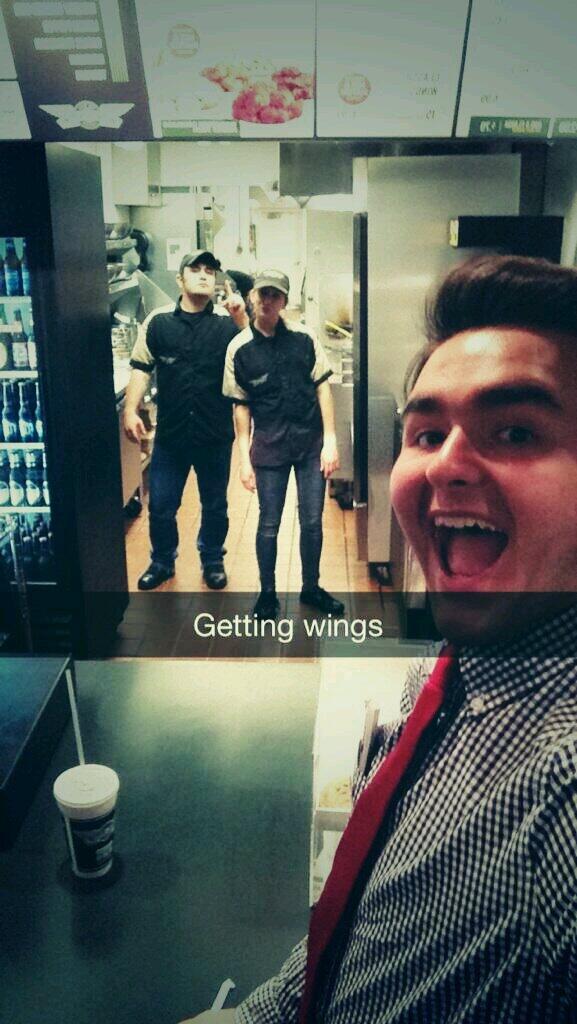 littlest_leo's tweet image. Wingstop customers rock
