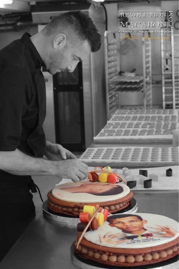 #stromae #nikaia #Nice06 #concert #exceptionnel #entremet #macaron #revolutionmacaron #bysteveghirardo <a href="/stromae/">Stromae</a>