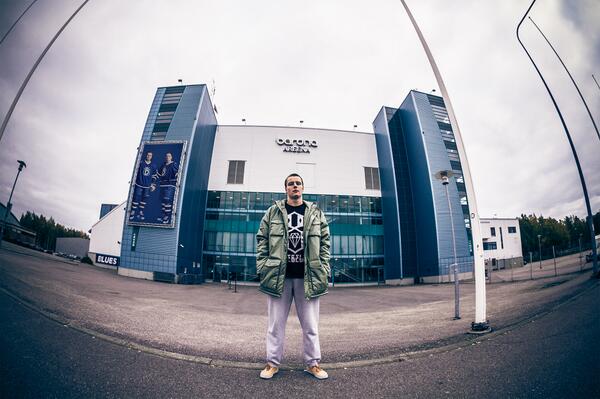 Fyysinen. Loppuun asti taisteleva. Valmis haastamaan kenet tahansa. <a href="/RobertRooba/">Robert Rooba</a> tänään kaukalossa. #EspooBlues #RR8