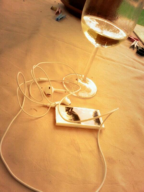cathexis's tweet photo. 18. Music and wine. #100happydays http://t.co/Ghl5Mwa9r3