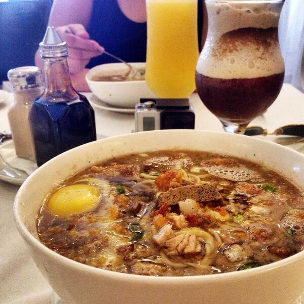 pauwylicious's tweet image. 1st stop, 21! @haibea @hazelovesss #bacolod #batchoy