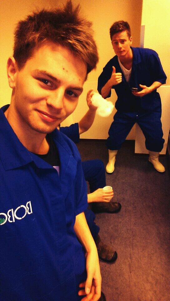 Maxjeeeee's tweet image. Verplicht in het blauw vandaag bij de hoofdsponsor. #blauwfie #boboli @RickvDiermen @12emansvs