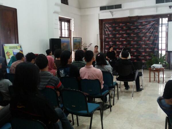 TEDx Tugu Pahlawan membahas bagaiman kota Surabaya ke depannya, agar kehidupan di Surabaya menjadi seimbang.