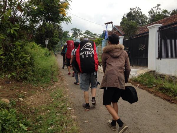 OfficialWK's tweet photo. Wk on vocation @ Mountain Cikuray http://t.co/qNvVgHfIjK