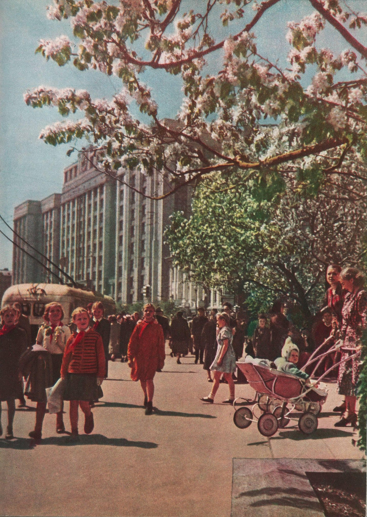 Парад советских физкультурников. Советские э. Москва 60е. Советские э. Конверты с писателями.