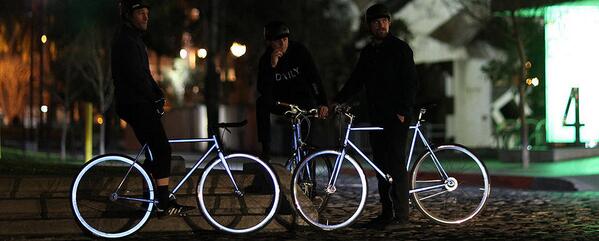 yubartina's tweet photo. Las bicicletas se iluminan para que veas (y te vean) mejor
http://t.co/gPIY3RdPiE http://t.co/EzzJoaB9gB