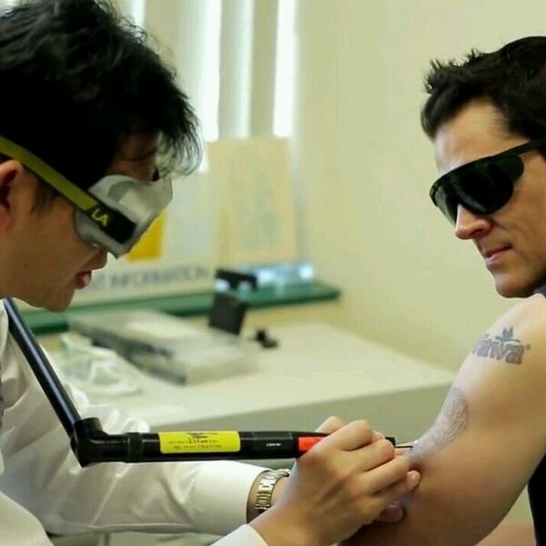JOHNNY KNOXVILLE TATTOOS PICTURES IMAGES PICS PHOTOS OF HIS TATTOOS