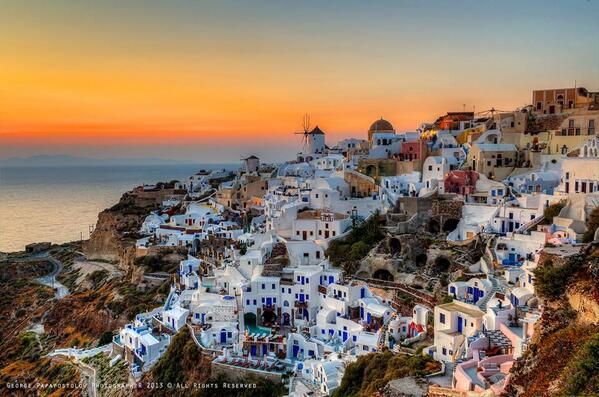 Gabriele_Corno's tweet photo. Amazing atmosphere in sunset ai Oia Santorini island Greece by George Papapostolou #Sunset #Island #sea http://t.co/PWOD4d1WR9