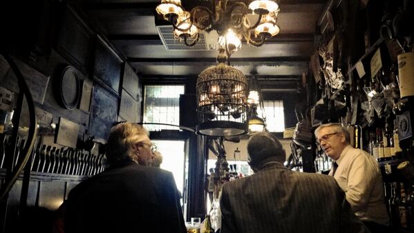 B_ntropik's tweet photo. Il pub più impolverato e caratteristico di #Amsterdam! -Café de Doktor- http://t.co/svrb32D1Eu