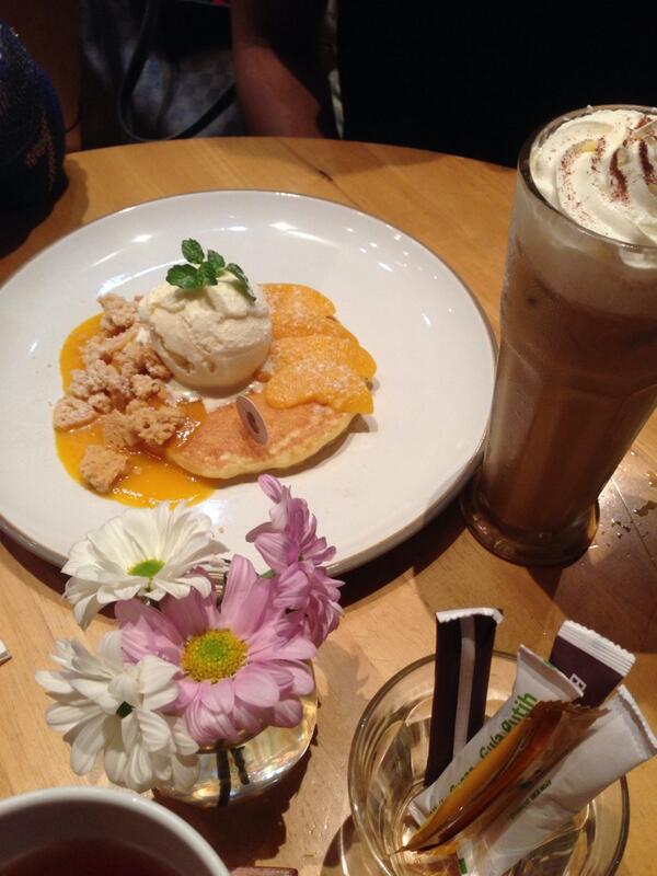 DanielHermawann's tweet photo. Yum yum 🍃 @hummingbird_eat 😌 http://t.co/sf2X63BAkW