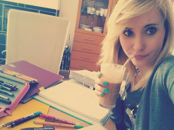 JuliaSchelli's tweet image. time to study! #icedcoffee #powerlearning