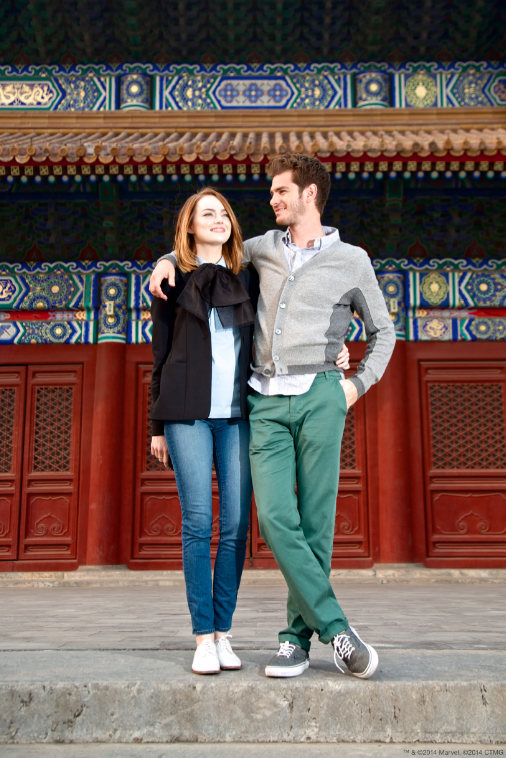 SpiderManMovie's tweet photo. Andrew Garfield and Emma Stone pause for a photo while in Beijing for The Amazing #SpiderMan 2. http://t.co/C2RdVYbCyc