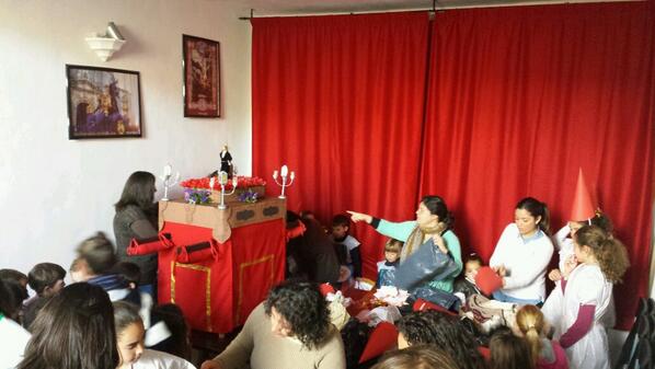 hdadsanantonioe's tweet photo. Hoy en el taller de manualidades se va a preparar una procesión http://t.co/U8UA5riDKt