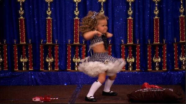 DnceTchrPrblms's tweet image. CHOREOGRAPHY PUBLIC SERVICE ANNOUNCEMENT: there is more to competition hip hop than this move #danceteacherproblems