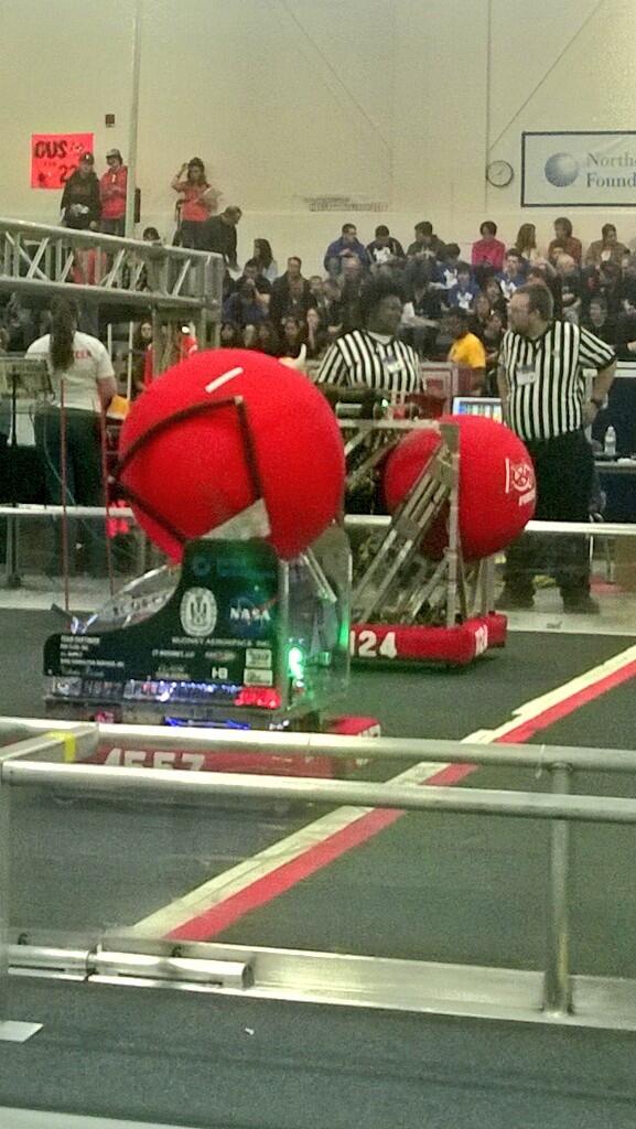 UTC's tweet image. Getting ready for match #5! Good luck to all of the hardworking teams. @NEFIRST #omgrobots #omghartford