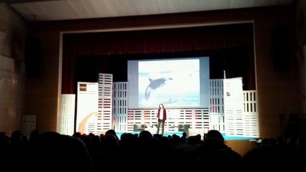 conCEdecambio's tweet photo. Alejandra Vallejo Najera moviendo al auditorio! #oym2014 prosigue @concedecambio !! Impresionante la calidad del foro http://t.co/60Y4PaBw9N