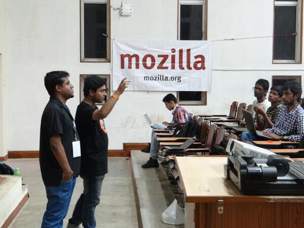 IITKGPFC's tweet photo. Session on @FirefoxApps Development at #MozSetupIIT KGP. http://t.co/2pnvjQFWiI
